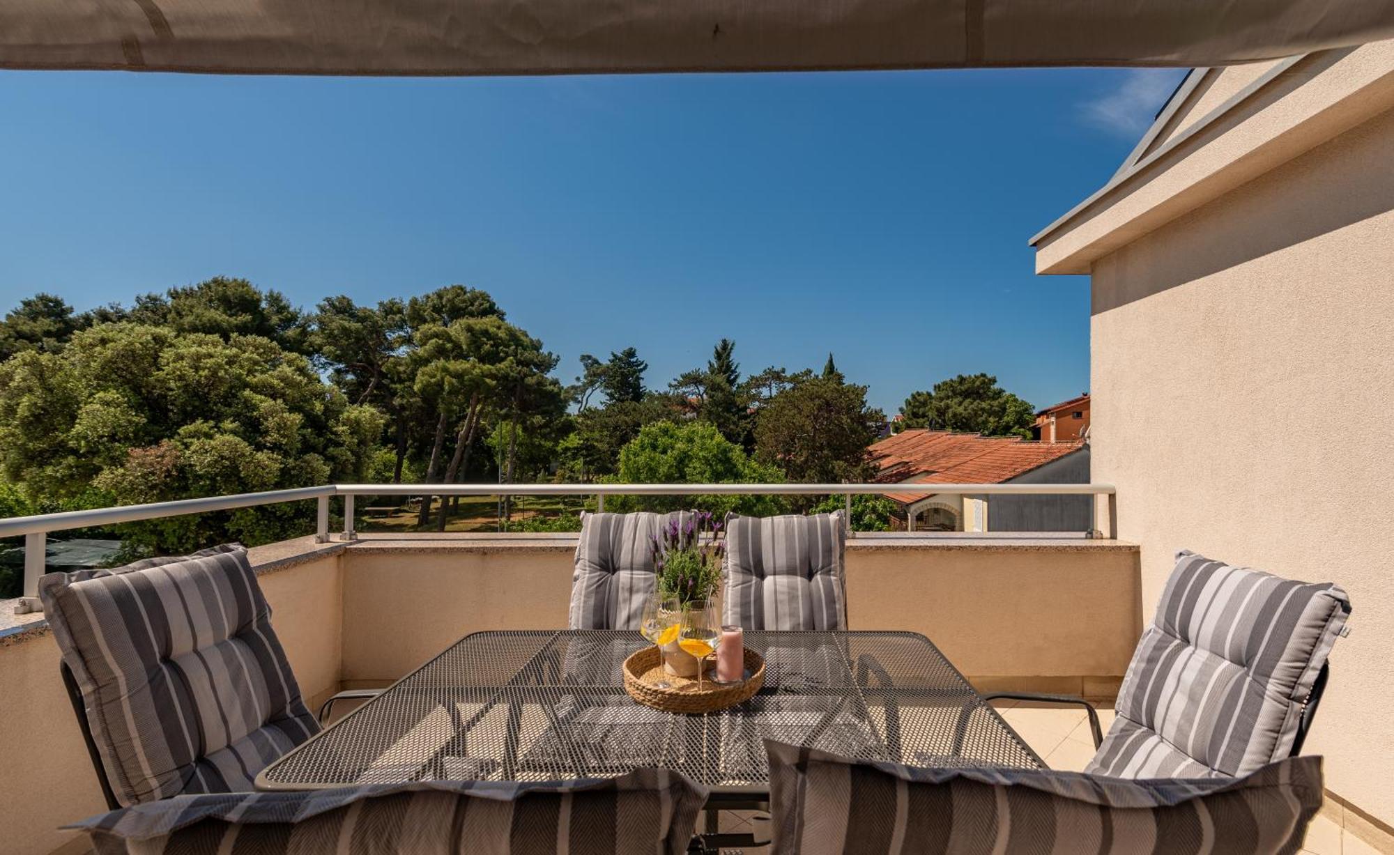 Apartments L&D Biograd Na Moru Exterior foto